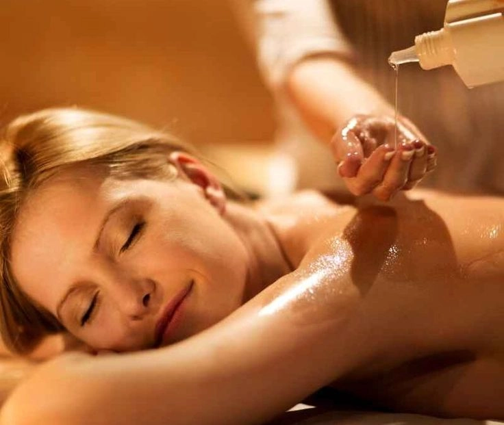 Oil Massage in Delhi
